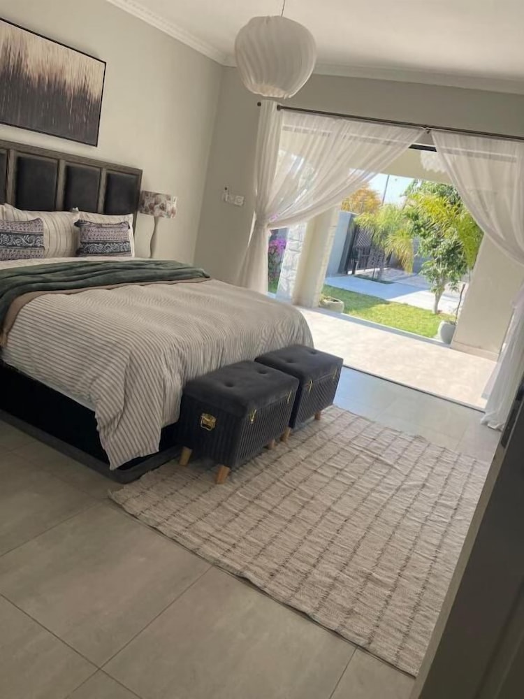 Luna Holiday Home
