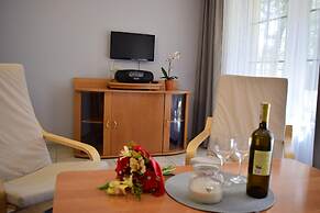 Holiday Homes With Terraces, Close to the Beach