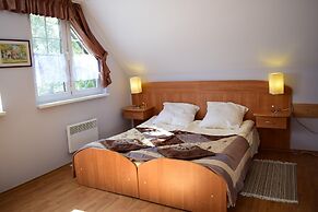 Holiday Homes With Terraces, Close to the Beach