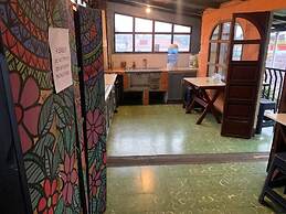 Kasa Kiwi Hostel and Travel