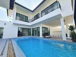 Jitvirat Pool Villa
