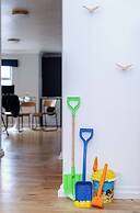 Modern Margate Apt 2BR En-suite Parking by Adliv