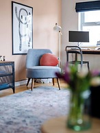 Modern Margate Apt 2BR En-suite Parking by Adliv