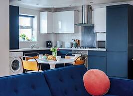Modern Margate Apt 2BR En-suite Parking by Adliv