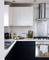 Modern Margate Apt 2BR En-suite Parking by Adliv