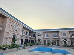 RN Hotel And Lawn