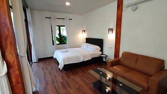 Forrest Lodge, Cafe & Wisata Berkuda