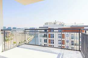 Bloomfields 1BR Canal The View Raha