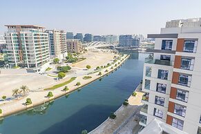 Bloomfields 1BR Canal The View Raha