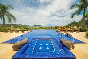 Miramar 4E 3 bdr Ocean View in Los Suenos