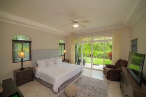 Colina 8F 2 bdr Garden View in Los Suenos