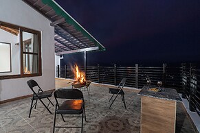 Alaya Stays SnowPeak Vila With Hill View