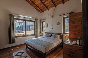Alaya Stays SnowPeak Vila With Hill View