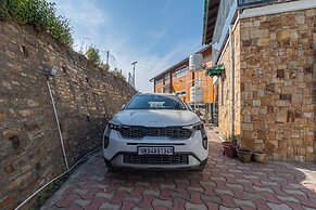 Alaya Stays SnowPeak Vila With Hill View
