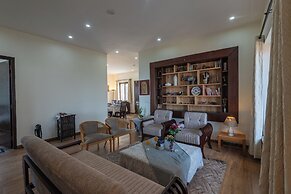 Alaya Stays SnowPeak Vila With Hill View