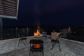 Alaya Stays SnowPeak Vila With Hill View