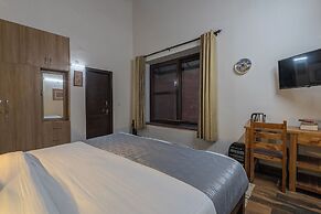 Alaya Stays SnowPeak Vila With Hill View