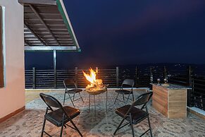 Alaya Stays SnowPeak Vila With Hill View