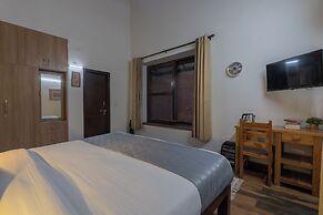 Alaya Stays SnowPeak Vila With Hill View