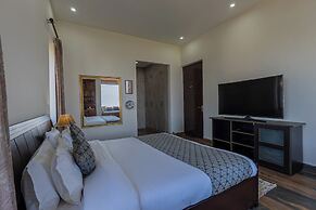 Alaya Stays SnowPeak Vila With Hill View