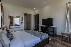 Alaya Stays SnowPeak Vila With Hill View