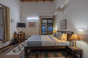 Alaya Stays SnowPeak Vila With Hill View