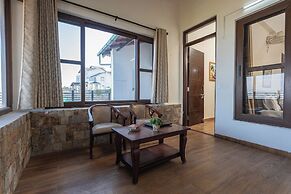 Alaya Stays SnowPeak Vila With Hill View