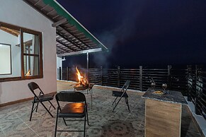 Alaya Stays SnowPeak Vila With Hill View