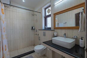 Alaya Stays SnowPeak Vila With Hill View