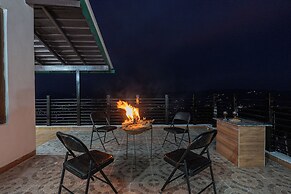 Alaya Stays SnowPeak Vila With Hill View