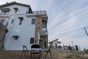 Alaya Stays SnowPeak Vila With Hill View