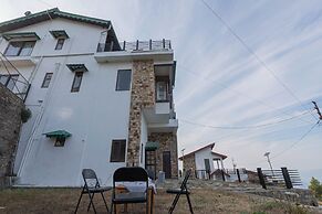 Alaya Stays SnowPeak Vila With Hill View