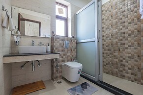 Alaya Stays SnowPeak Vila With Hill View