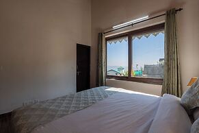 Alaya Stays SnowPeak Vila With Hill View
