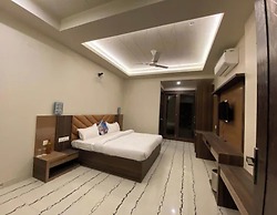 Hotel Amba Ambience