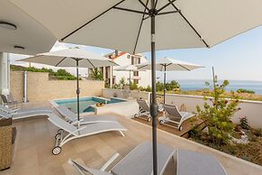 Belo Horizonte, with Pool & Sea View