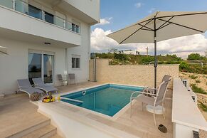 Belo Horizonte, with Pool & Sea View