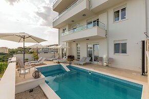 Belo Horizonte, with Pool & Sea View
