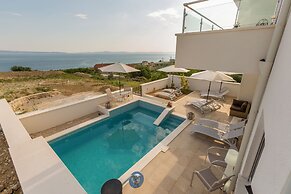 Belo Horizonte, with Pool & Sea View