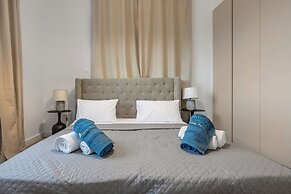 103 Piliou - City View Balcony & Shared Rooftop Pool