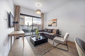 103 Piliou - City View Balcony & Shared Rooftop Pool