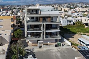 103 Piliou - City View Balcony & Shared Rooftop Pool