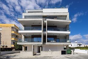 103 Piliou - City View Balcony & Shared Rooftop Pool