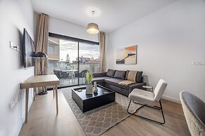 203 Piliou - City Views & Rooftop Pool Access