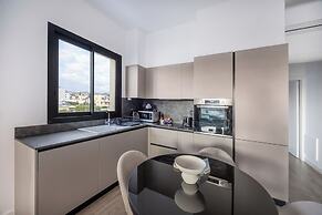 203 Piliou - City Views & Rooftop Pool Access