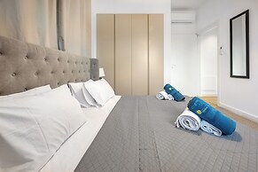 203 Piliou - City Views & Rooftop Pool Access
