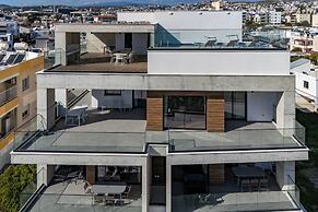 203 Piliou - City Views & Rooftop Pool Access