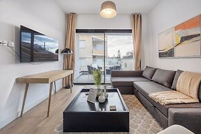 203 Piliou - City Views & Rooftop Pool Access