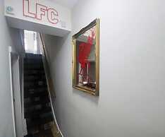 The Red Lounge House - sleeps 14