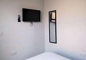 The Red Lounge House - sleeps 14